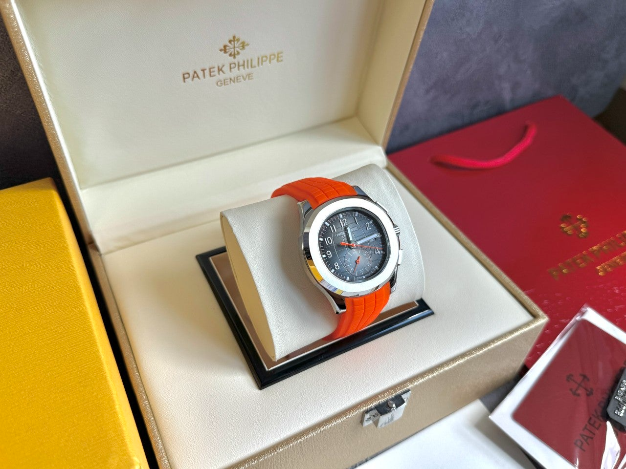 파텍필립-시계-국내배송 아쿠아넛 5968 블랙다이얼 42mm