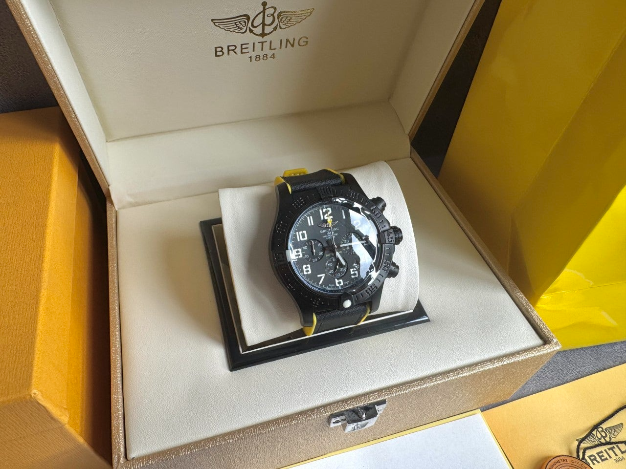 브라이틀링-시계-국내배송 어벤저 허리케인 블랙 48mm