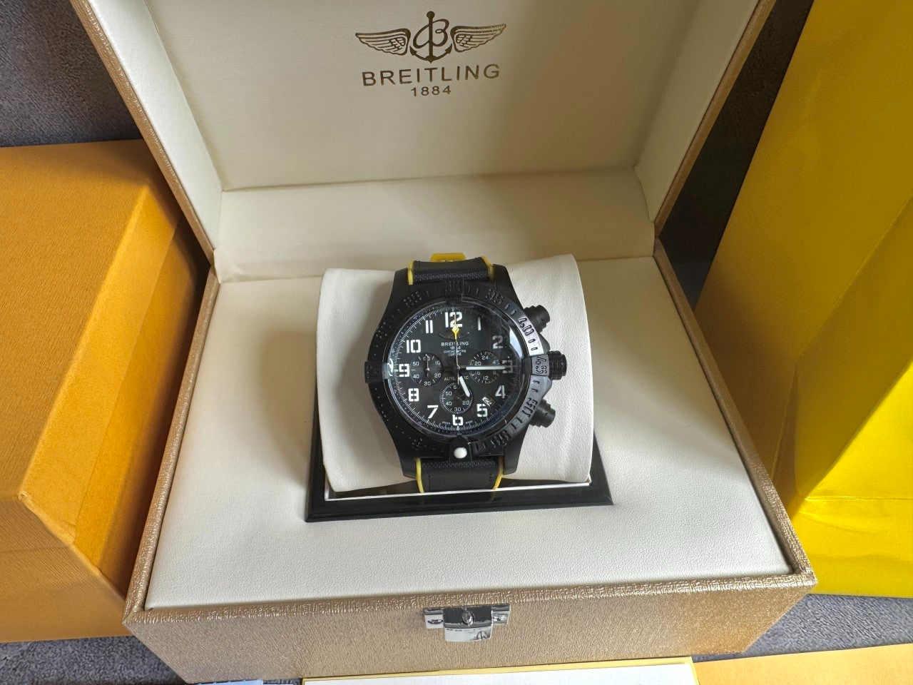 브라이틀링-시계-국내배송 어벤저 허리케인 블랙 48mm
