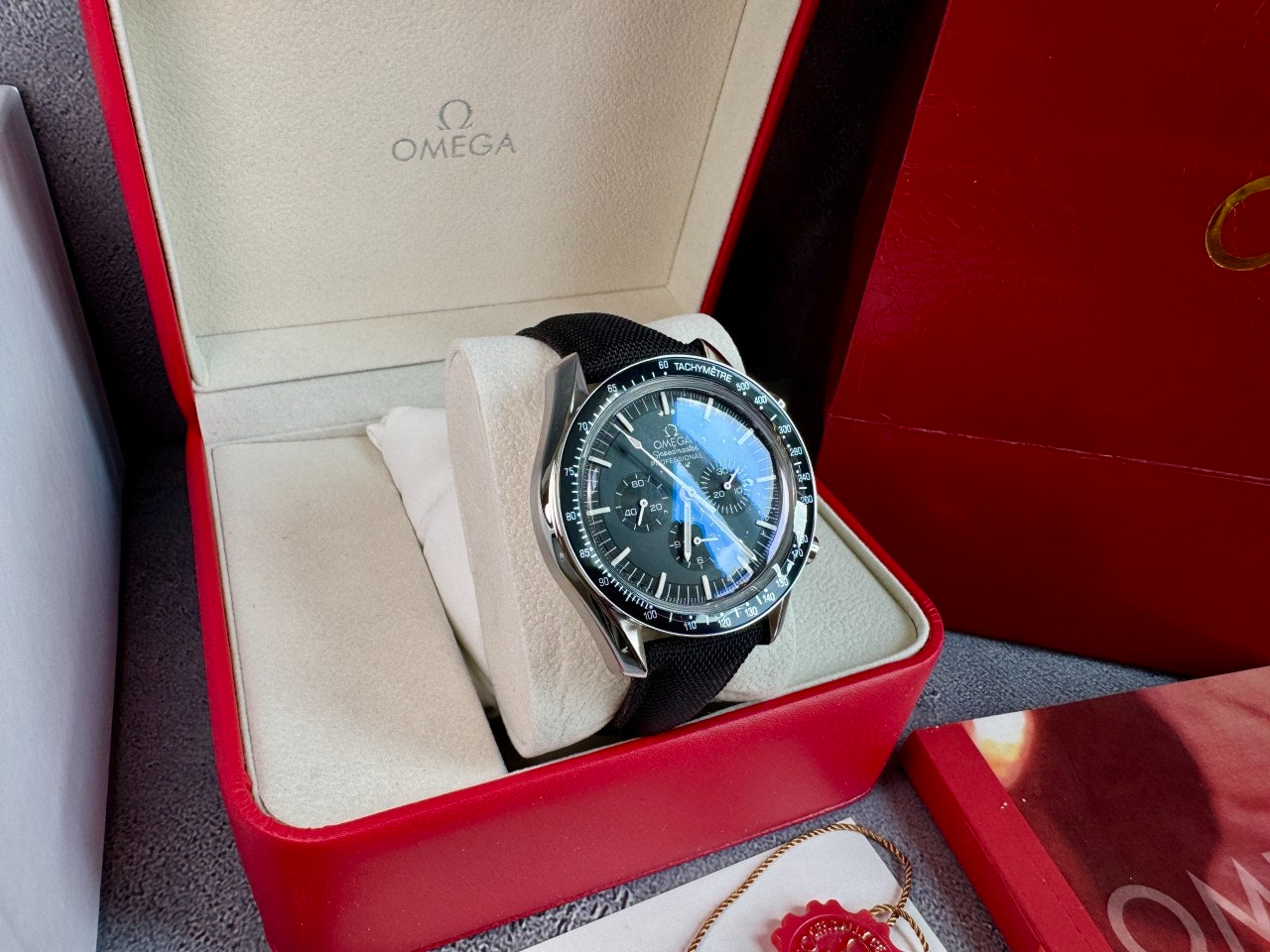 오메가-시계-국내배송 문워치 프로페셔널 42mm 패브릭스트랩