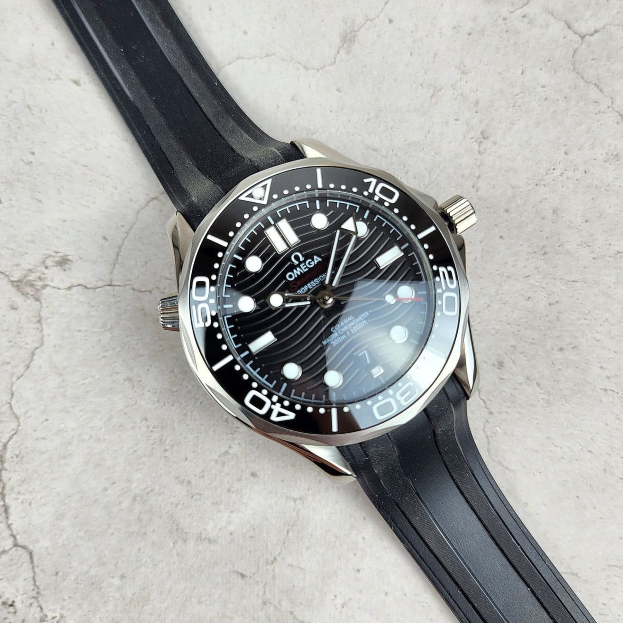 오메가-시계-국내배송 씨마스터 다이버300M 블랙다이얼