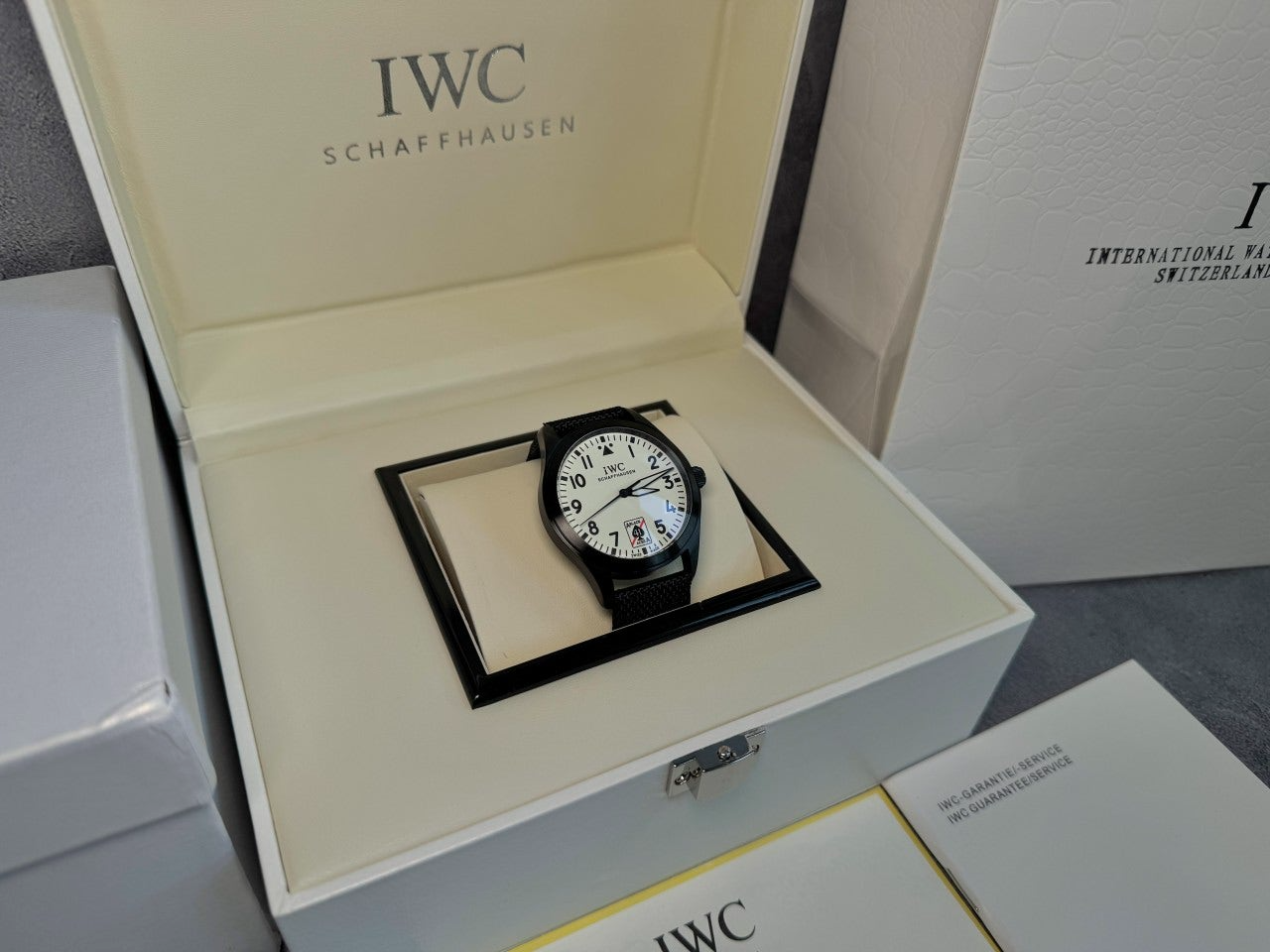 IWC-시계-국내배송 파일럿 워치 오토매틱 41mm 블랙에이스