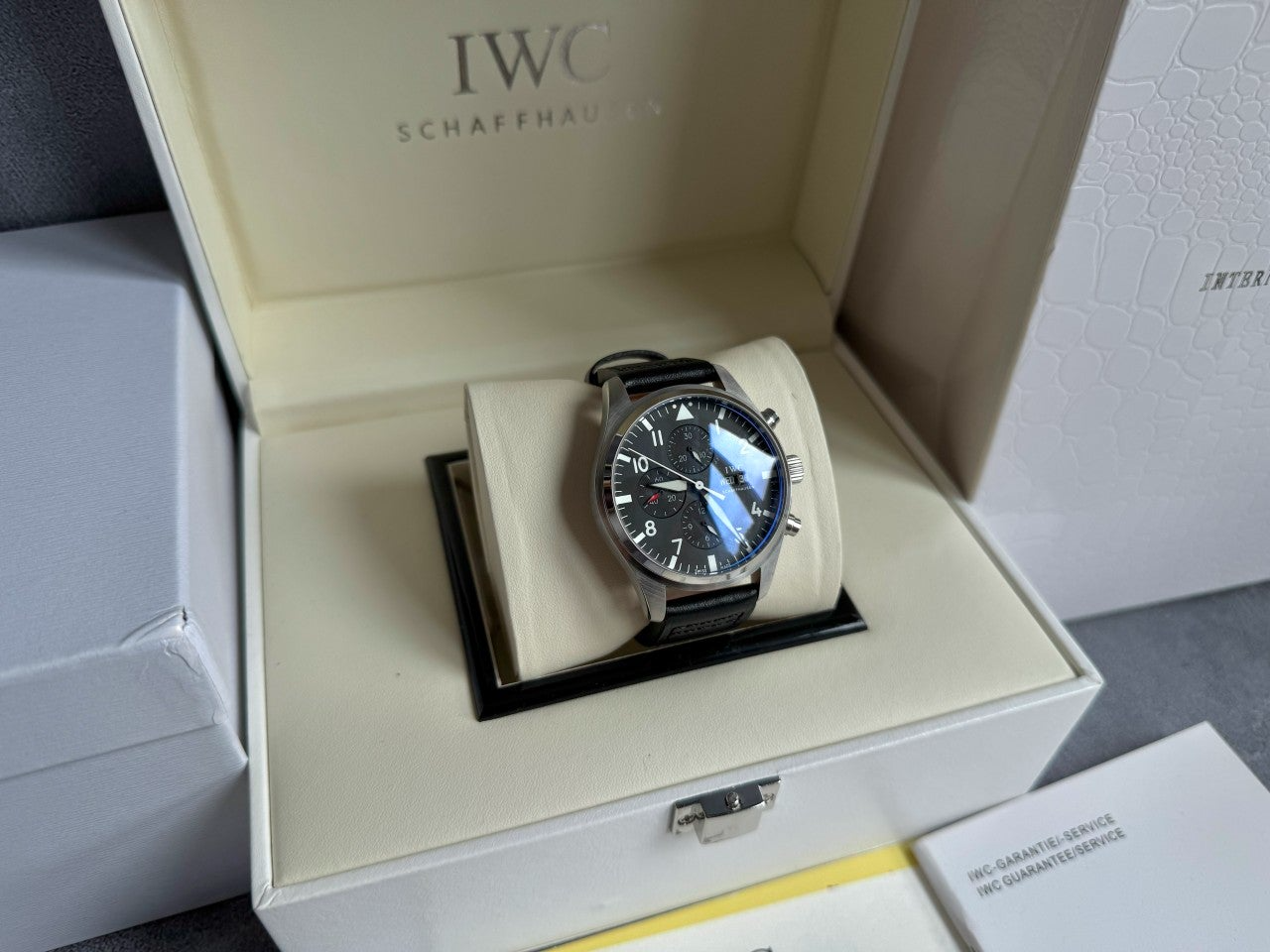 IWC-시계-국내배송 파일럿 워치 크로노그래프 41mm 블랙