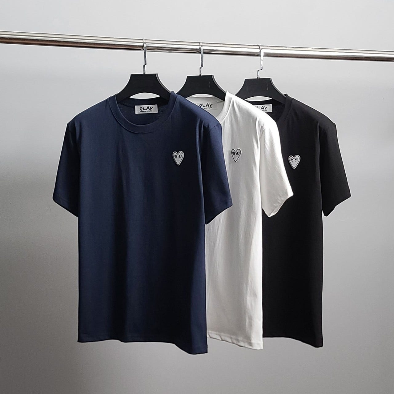 구찌-상의-국내배송 화이트와펜 라운드 반팔티