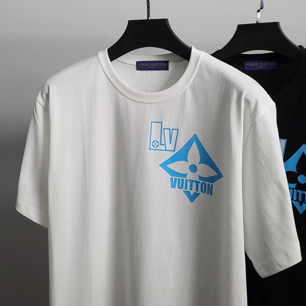 루이비통-상의-국내배송 블루로고 코튼 반팔티