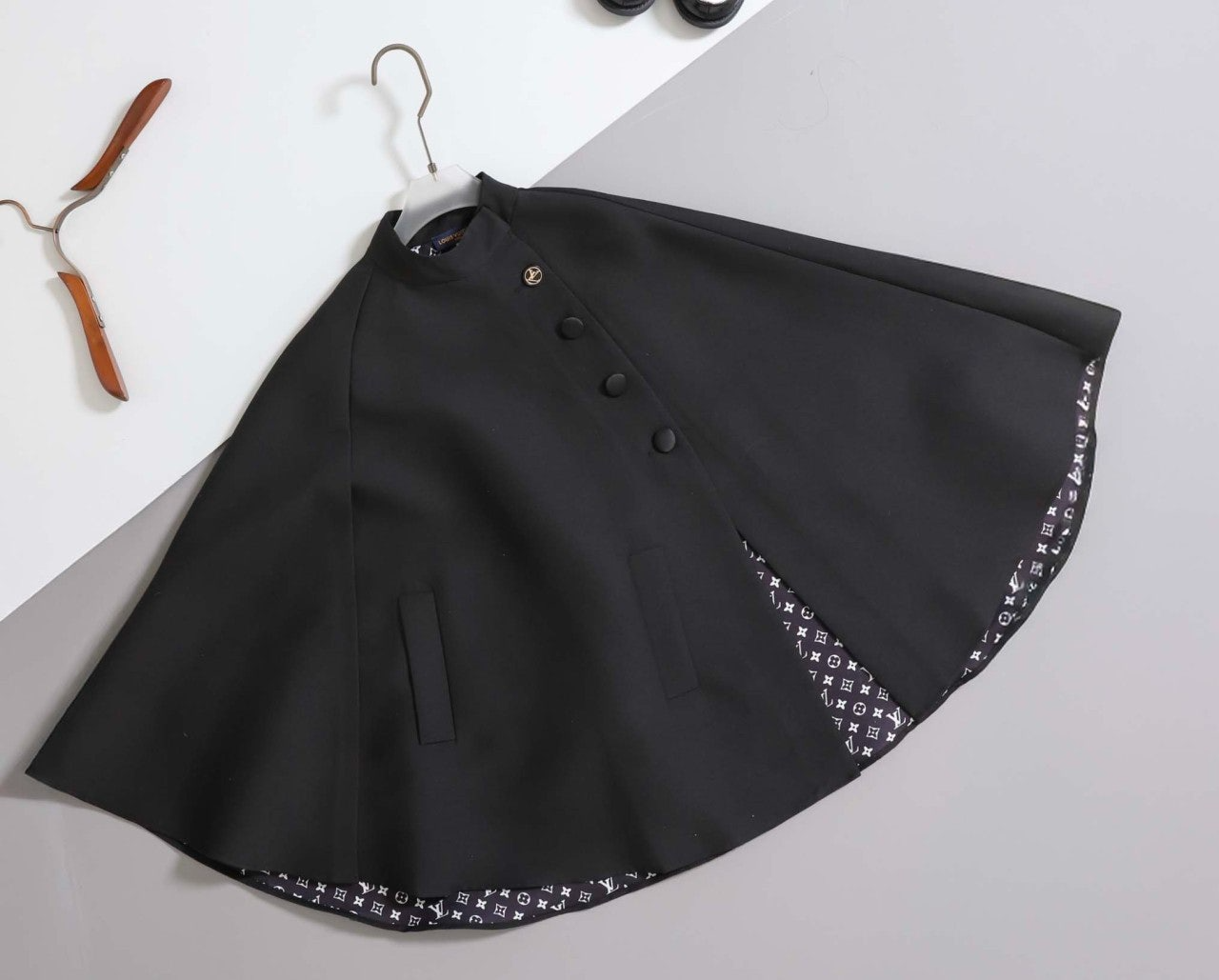 루이비통-상의-국내배송 하이 칼라 케이프 코트