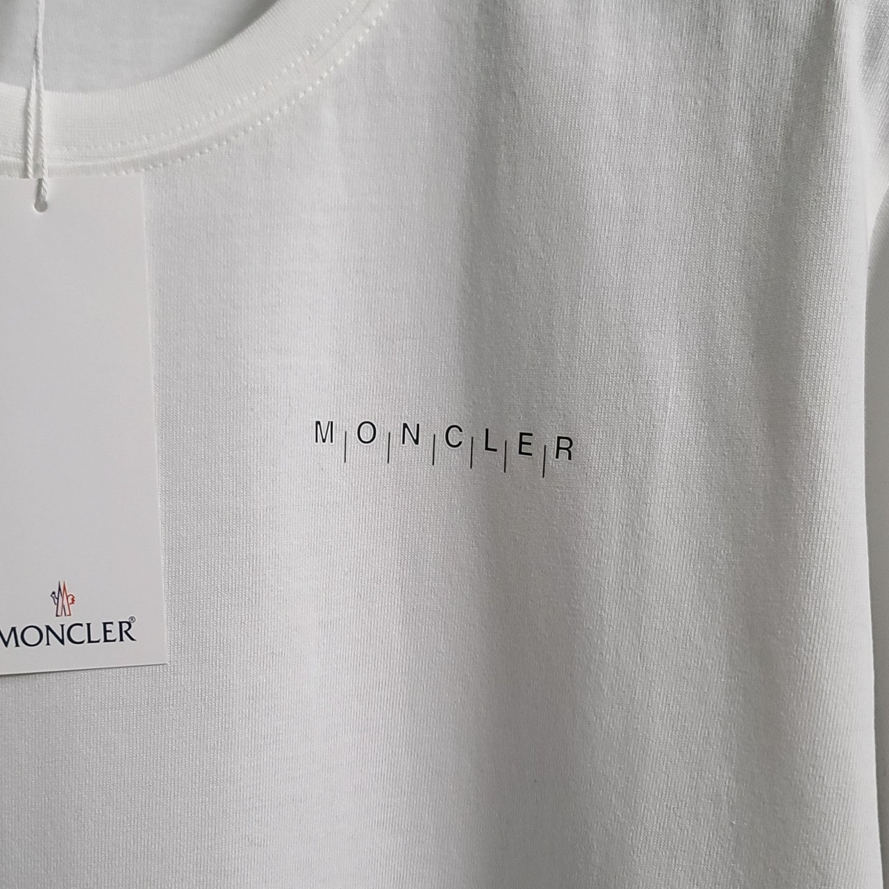 몽클레어-상의-국내배송 라인 레터링 코튼 반팔티