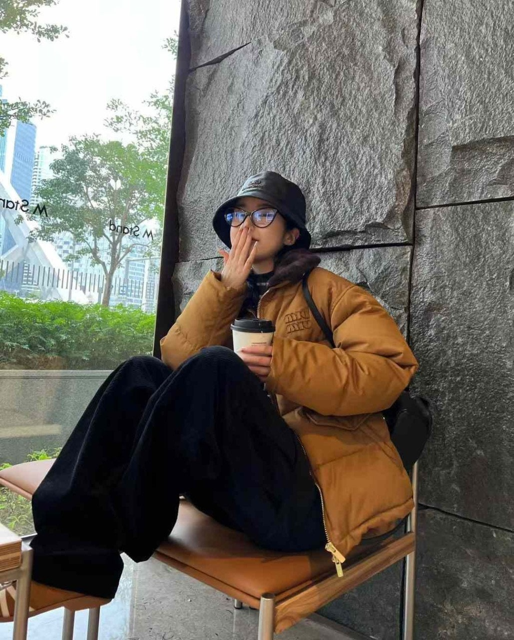 미우미우-상의-국내배송 로고 자수 개버딘 패딩 다운자켓