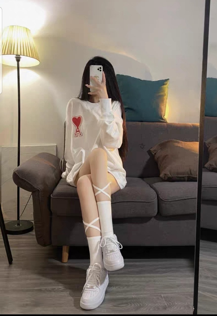 아디다스-상의-국내배송 빅하트 로고 패치 크루넥 맨투맨 티셔츠