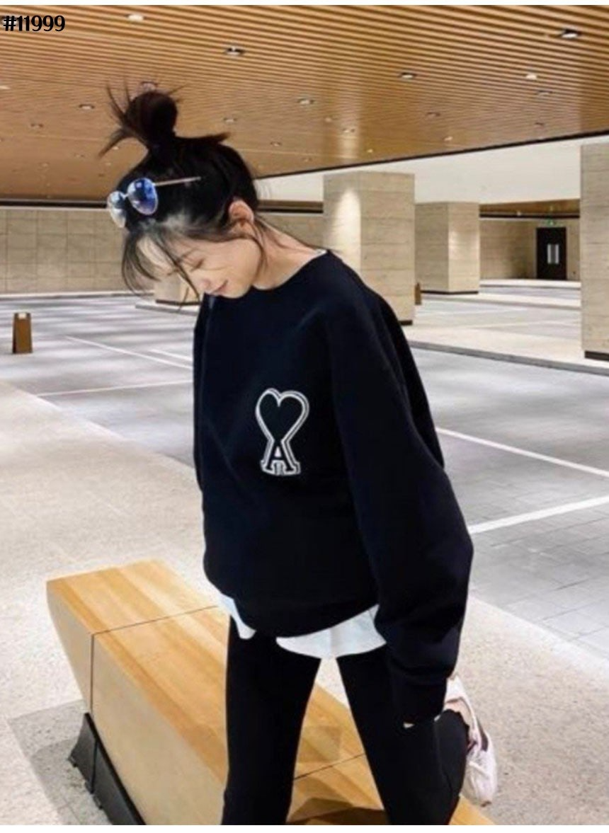아디다스-상의-국내배송 빅하트 로고 패치 크루넥 맨투맨 티셔츠