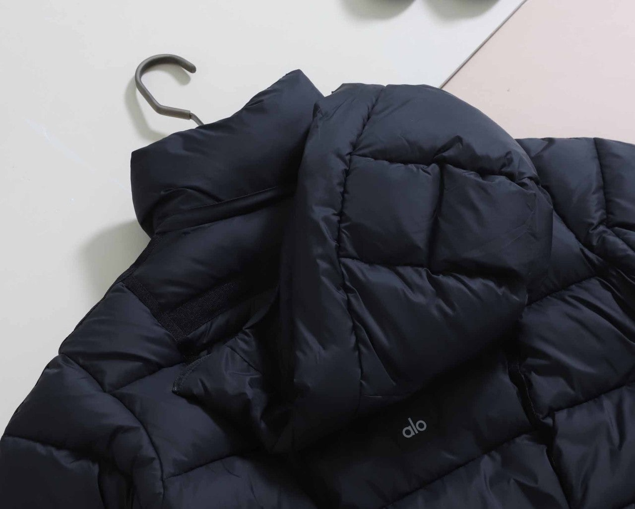 알로-상의-국내배송 정로스 아스펜 러브 립스톤 퀄팅 푸퍼 자켓