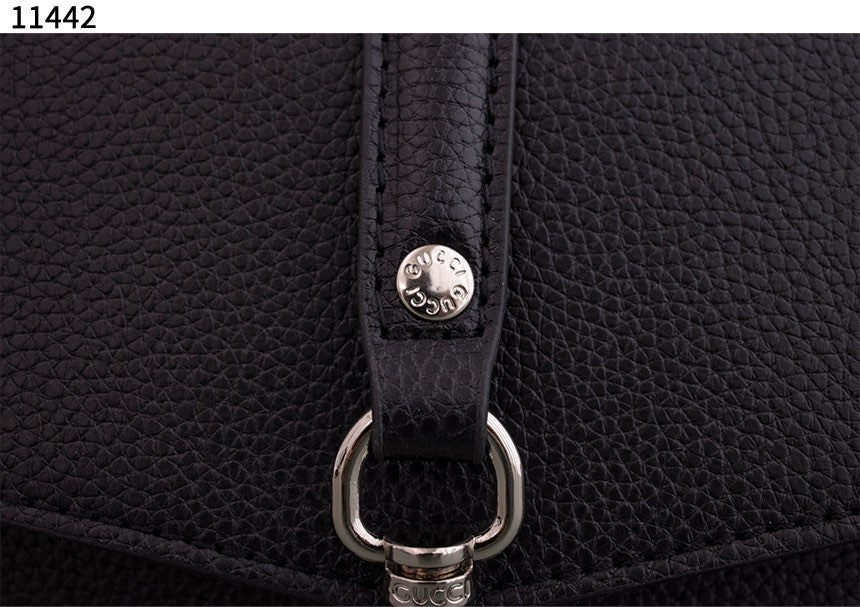 구찌-가방-국내배송 Small crossbody bag with hook closure