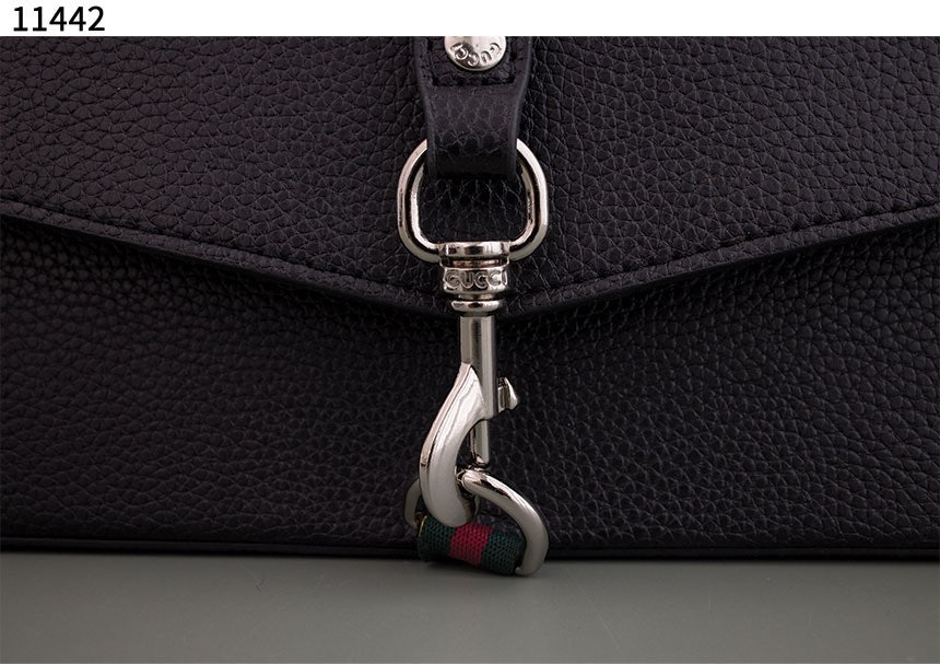구찌-가방-국내배송 Small crossbody bag with hook closure