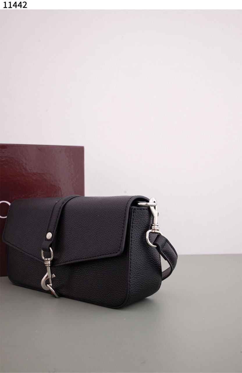 구찌-가방-국내배송 Small crossbody bag with hook closure