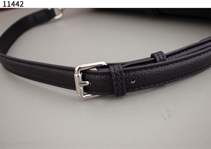 구찌-가방-국내배송 Small crossbody bag with hook closure