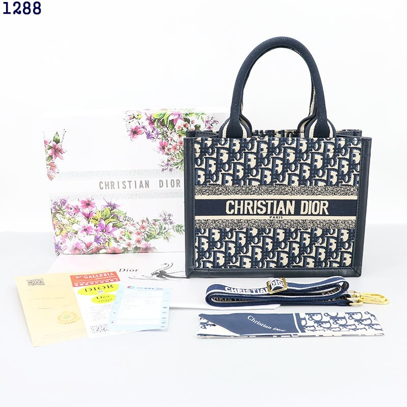 디올-가방-국내배송 뉴 버전 북 토트 백 (스몰)
