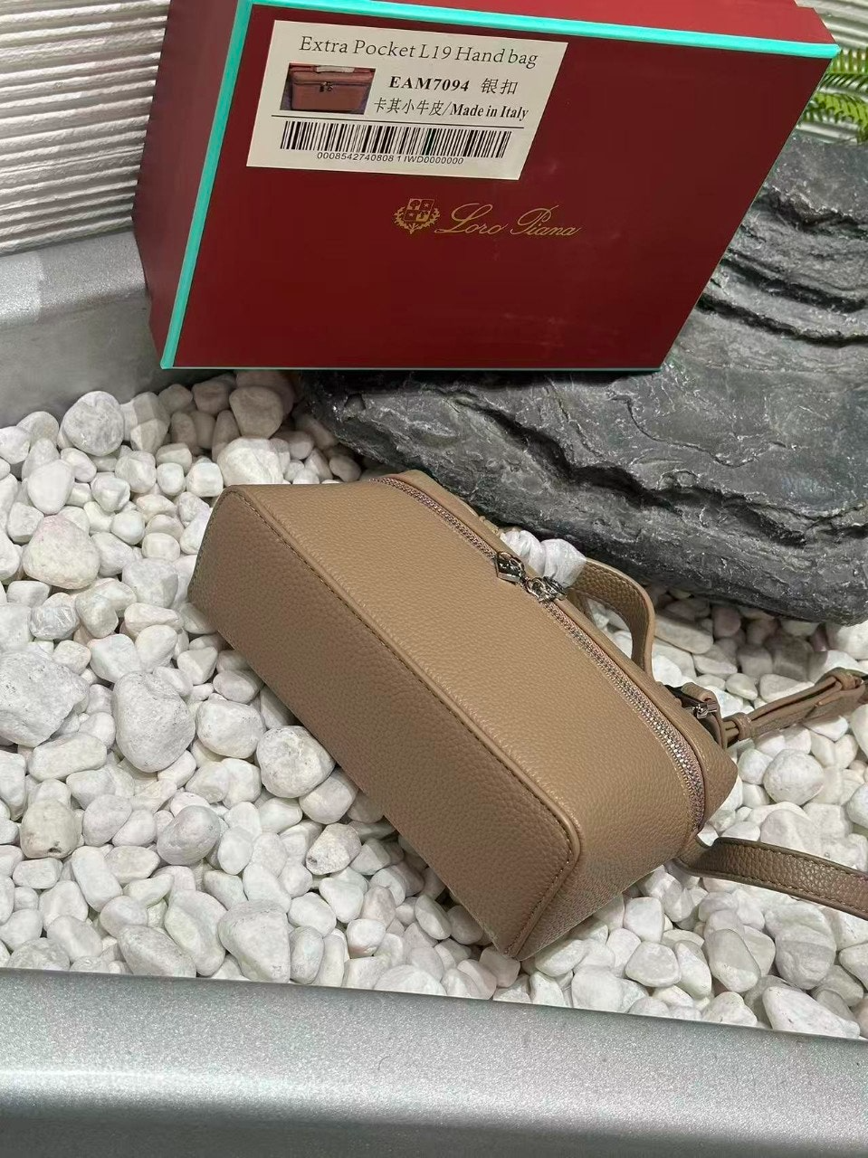 로로피아나-가방-국내배송 엑스트라 포켓 파우치 L19 웜 매스틱 은장