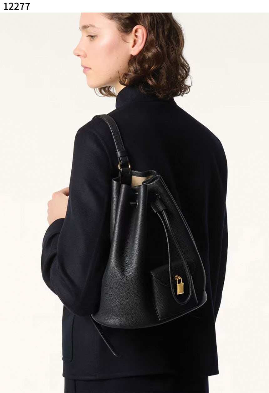 로로피아나-가방-국내배송 Extra Drawstring backpack L27 Calfskin Black