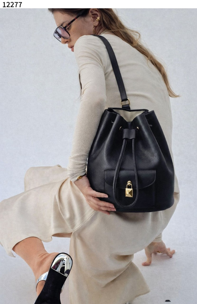 로로피아나-가방-국내배송 Extra Drawstring backpack L27 Calfskin Black