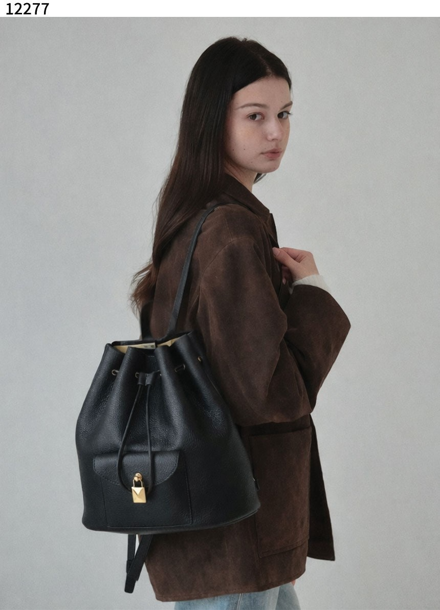 로로피아나-가방-국내배송 Extra Drawstring backpack L27 Calfskin Black