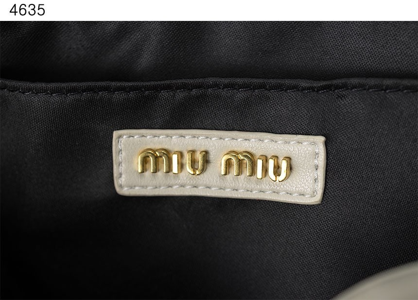 미우미우-가방-국내배송 아르카디 마테라쎄 나파 가죽 백