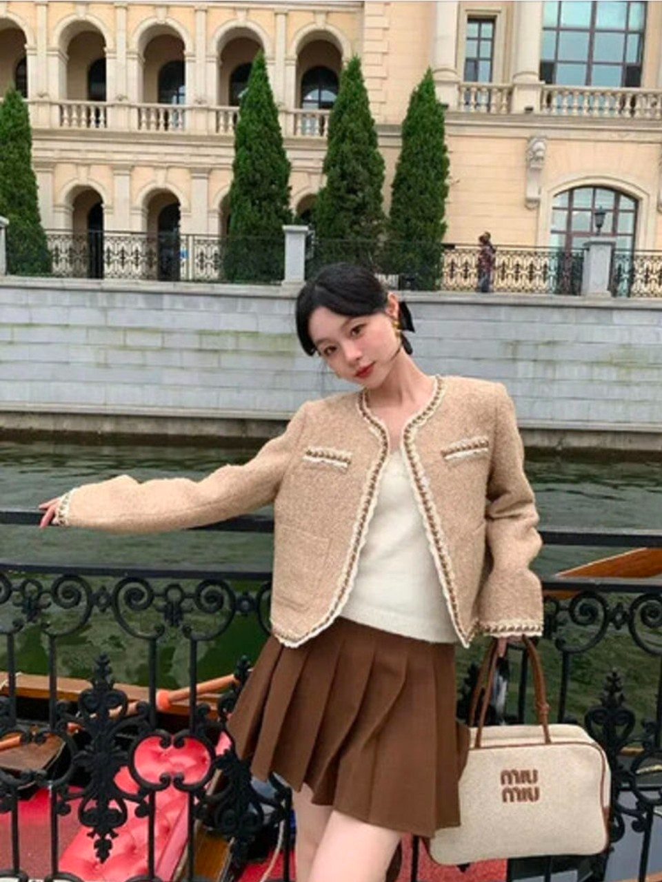 미우미우-가방-국내배송 캔버스 가죽 보 백 베이지