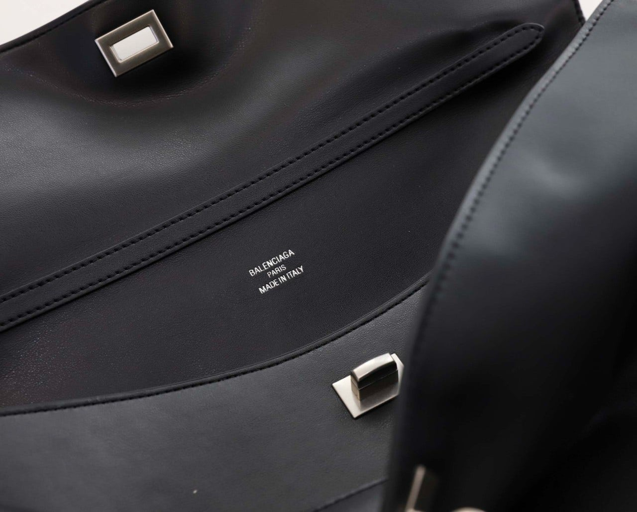 발렌시아가-가방-국내배송 로데오 라지 핸드백 블랙
