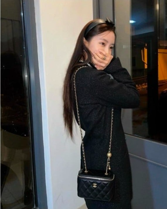 샤넬-가방-국내배송 골드볼 직사각 베니티백 램스킨 블랙 금장