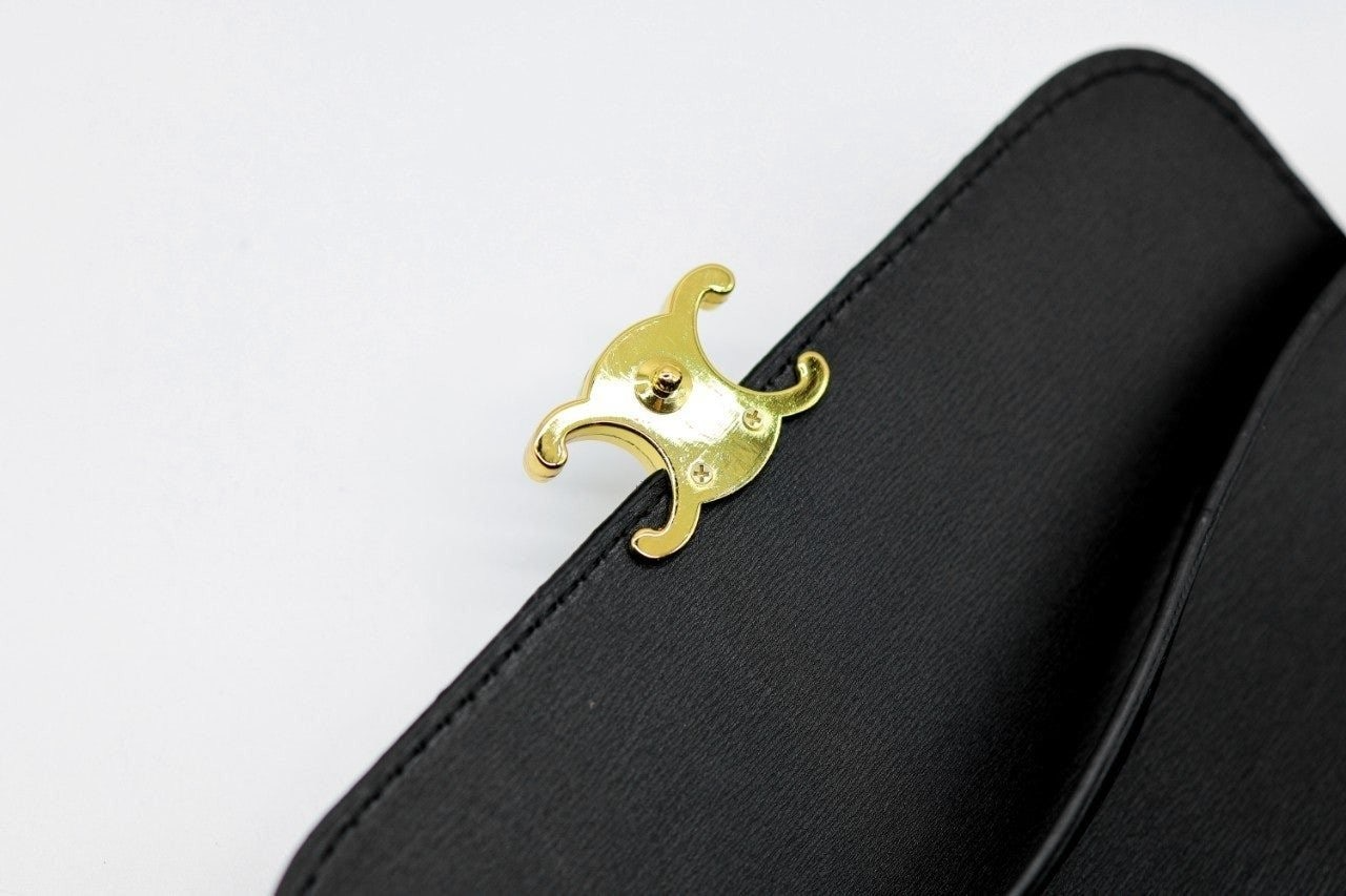 셀린느-가방-국내배송 클래식 트리옹프 샤이니 카프스킨 숄더백.