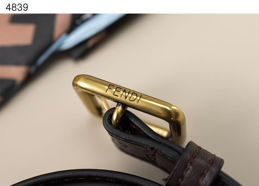 펜디-가방-국내배송 커'몬 미디엄 백