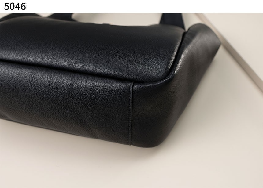 생로랑-가방-국내배송 BEA TOTE IN GRAINED LEATHER 미디엄백