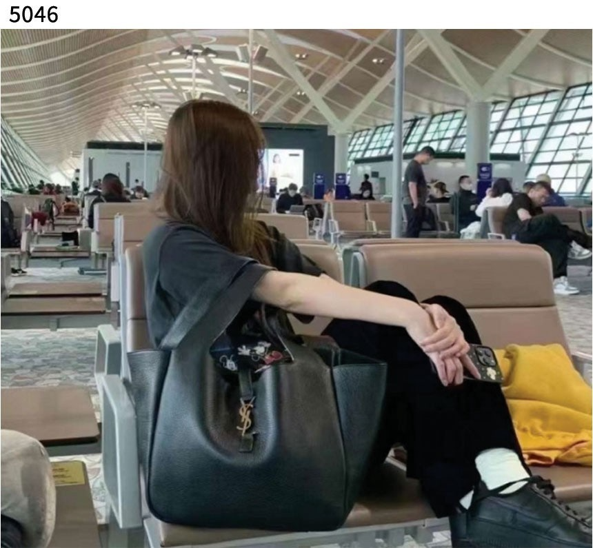 생로랑-가방-국내배송 BEA TOTE IN GRAINED LEATHER 미디엄백