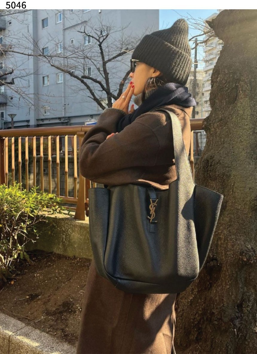 생로랑-가방-국내배송 BEA TOTE IN GRAINED LEATHER 미디엄백