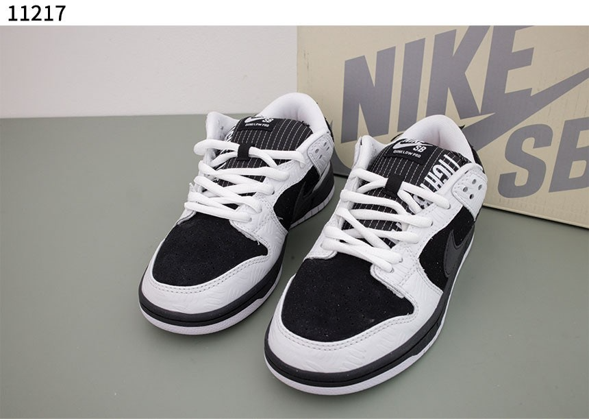 나이키-신발-국내배송 Tightbooth SB Dunk Low Pro Black and White