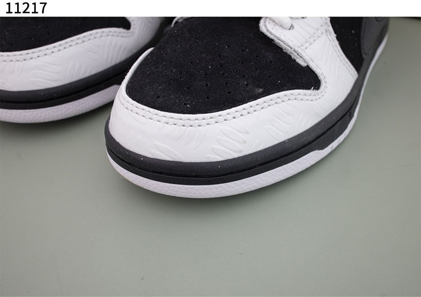 나이키-신발-국내배송 Tightbooth SB Dunk Low Pro Black and White
