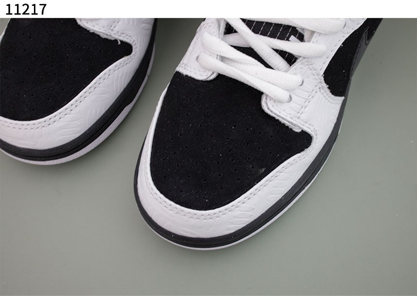 나이키-신발-국내배송 Tightbooth SB Dunk Low Pro Black and White