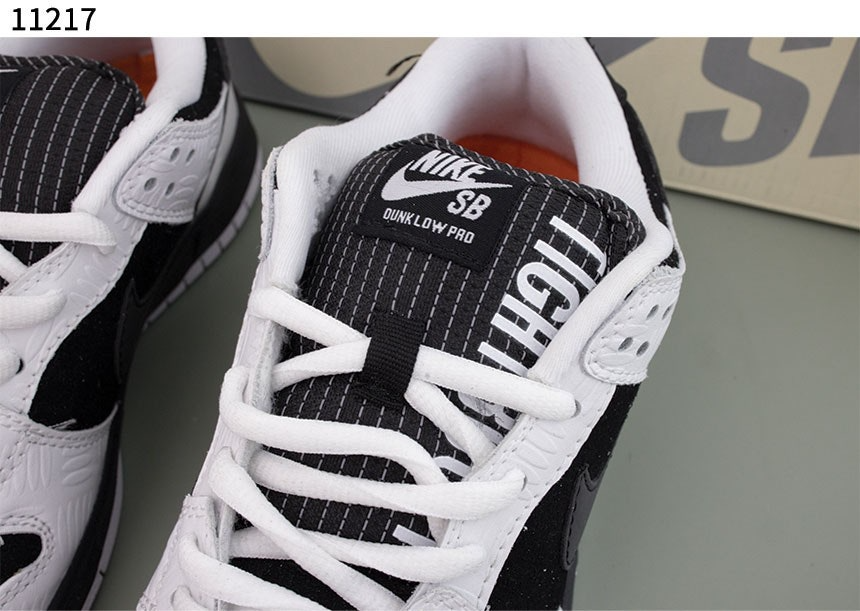 나이키-신발-국내배송 Tightbooth SB Dunk Low Pro Black and White