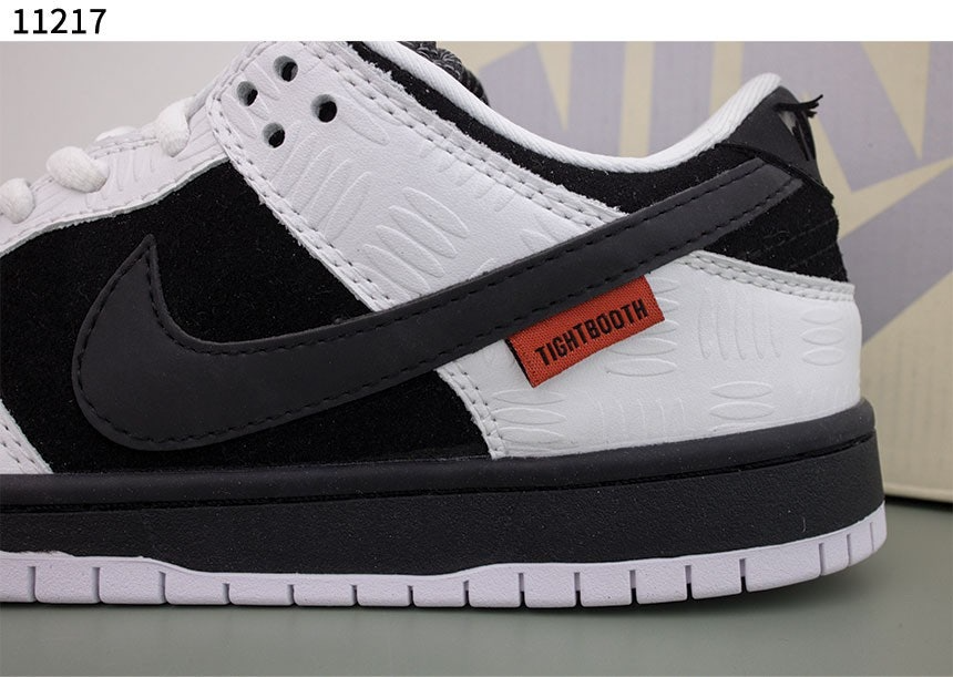 나이키-신발-국내배송 Tightbooth SB Dunk Low Pro Black and White