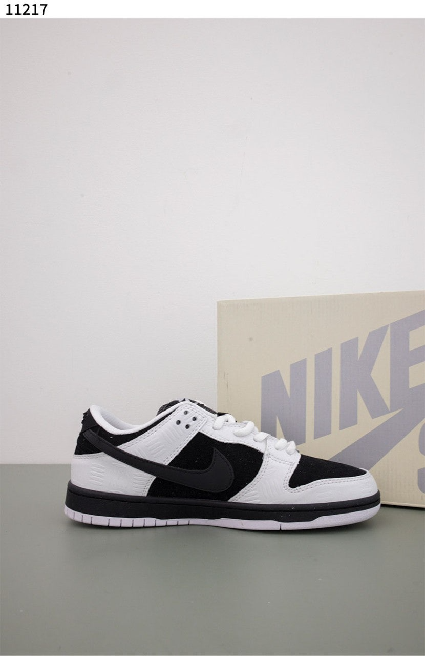 나이키-신발-국내배송 Tightbooth SB Dunk Low Pro Black and White