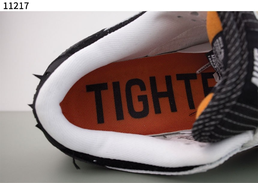 나이키-신발-국내배송 Tightbooth SB Dunk Low Pro Black and White