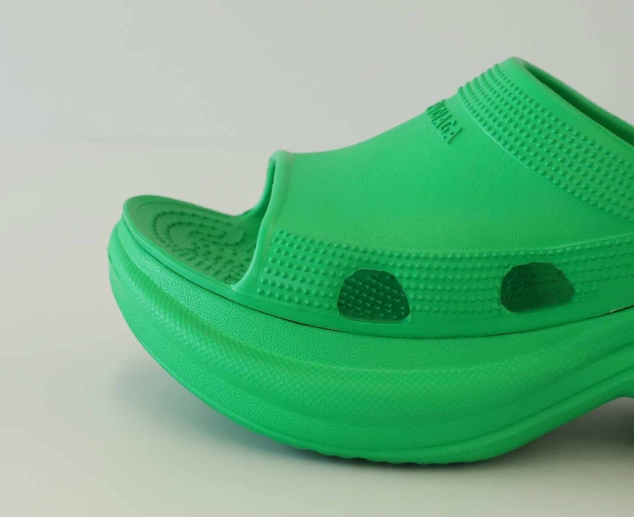 발렌시아가-신발-국내배송 여자 샌드풀 Crocs 러버