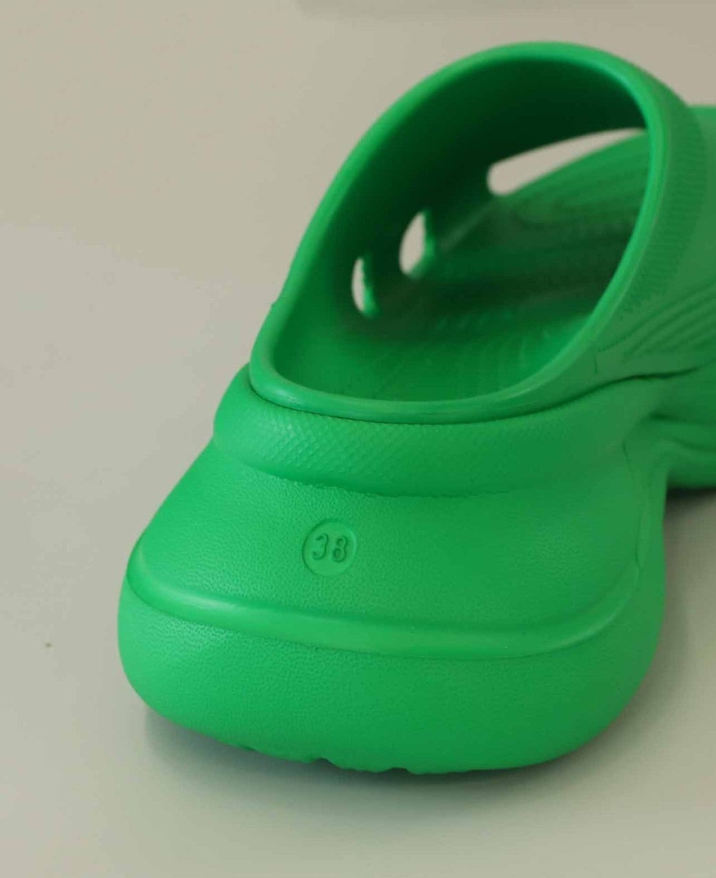 발렌시아가-신발-국내배송 여자 샌드풀 Crocs 러버