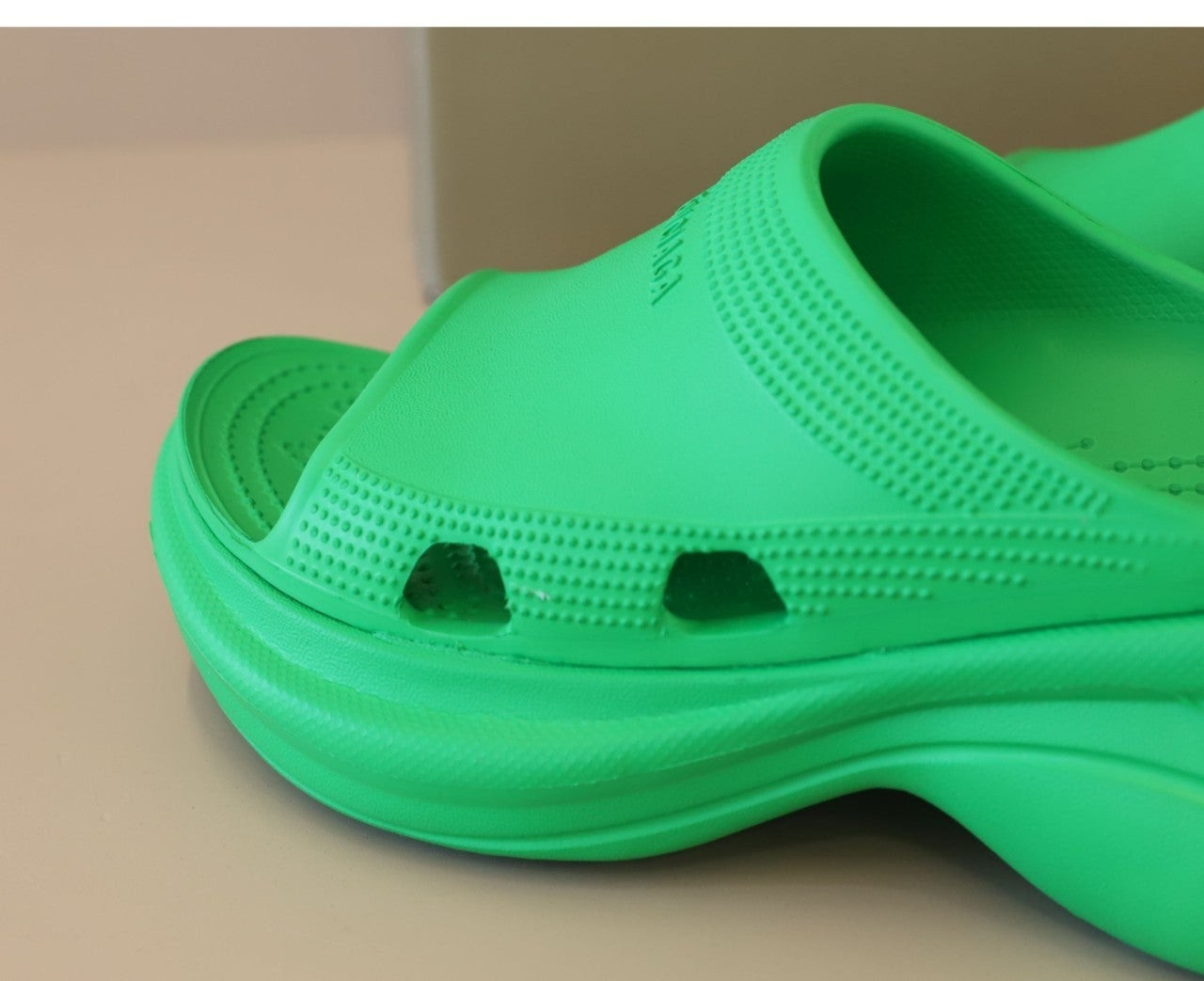 발렌시아가-신발-국내배송 여자 샌드풀 Crocs 러버