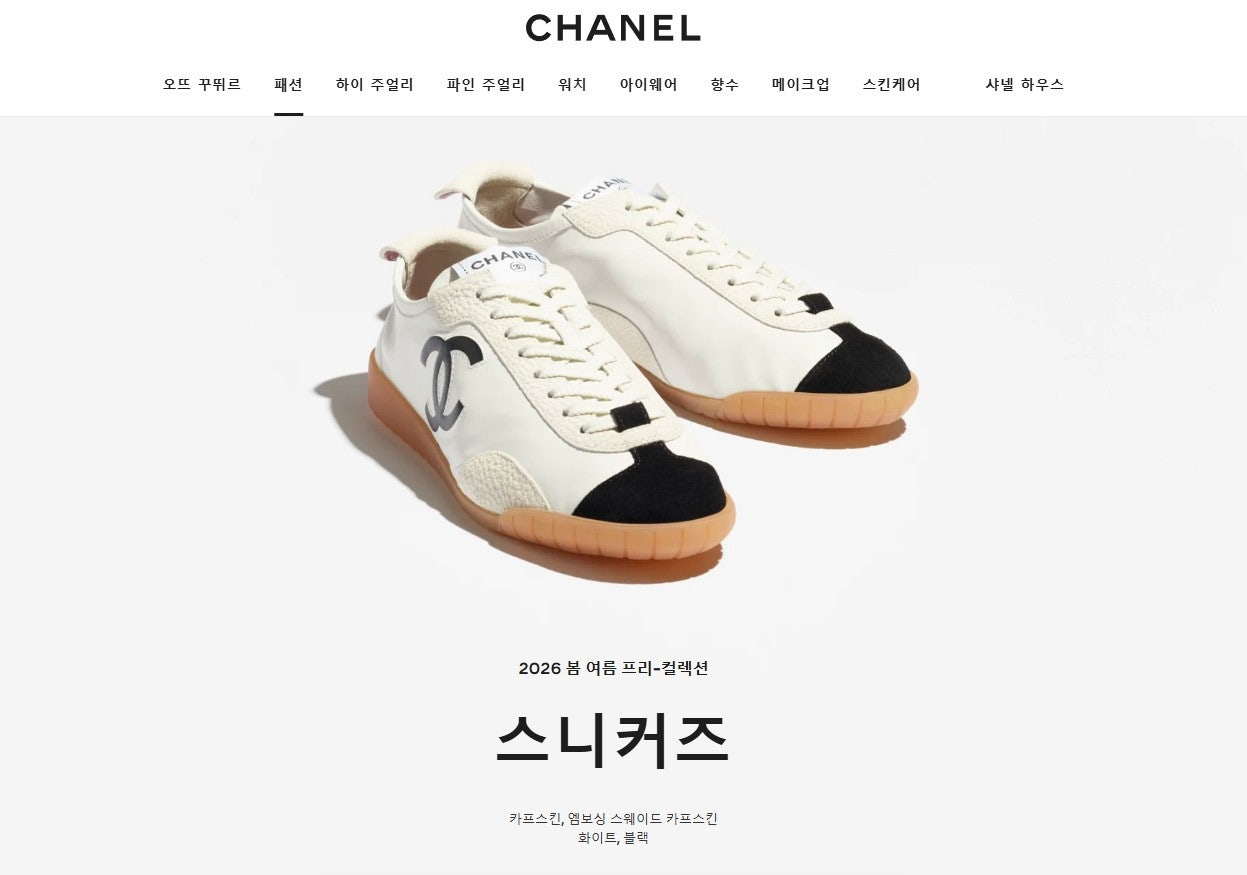 샤넬-신발-국내배송 스니커즈 카프스킨 & 엠보스드 스웨이드 카프스킨 화이트 블랙