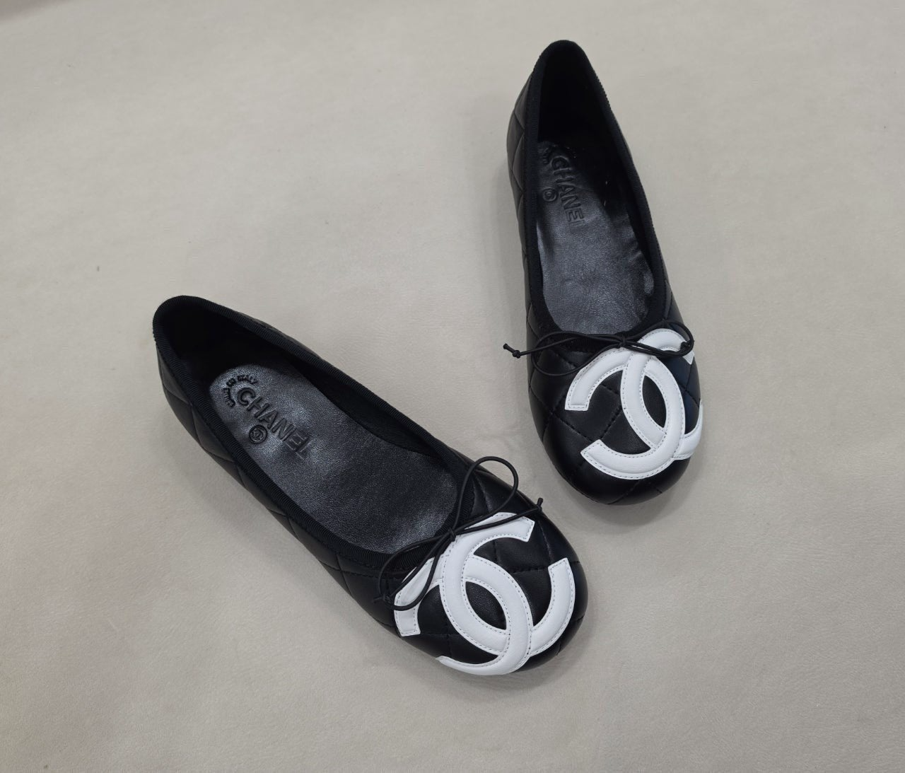 샤넬-신발-국내배송 코코비치 깜봉 CC 발레리나 플랫