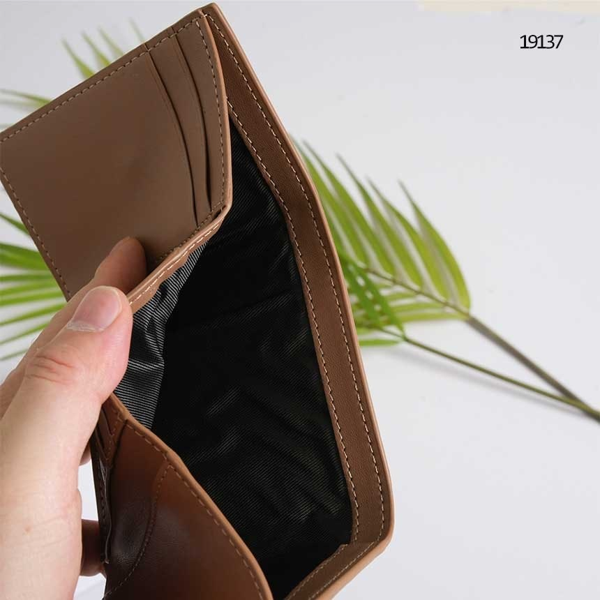 셀린느-지갑-국내배송 빅투아르 서플 카프스킨 플랩 월렛