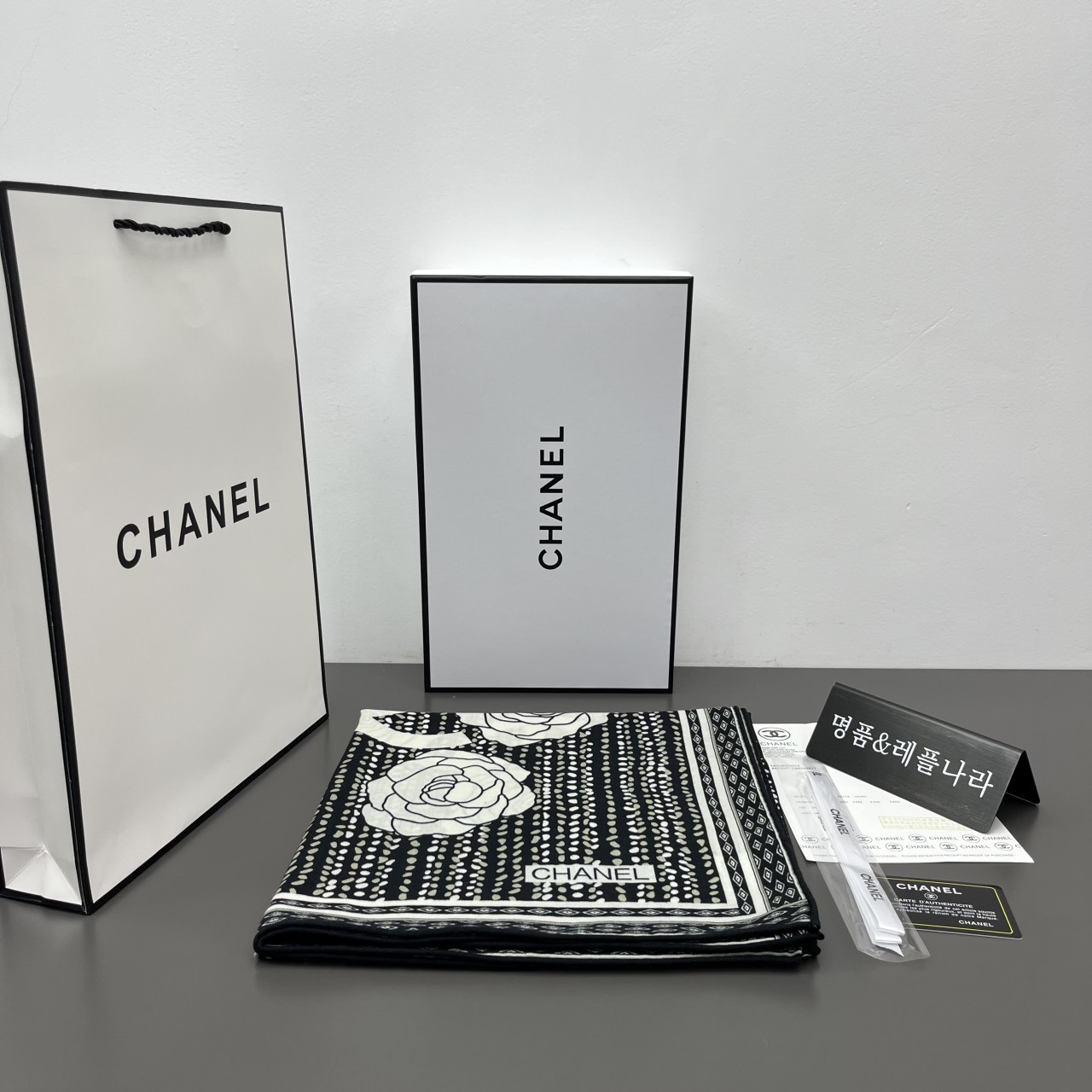 샤넬-스카프-해외배송 CC로고 까멜리아 스퀘어 스카프