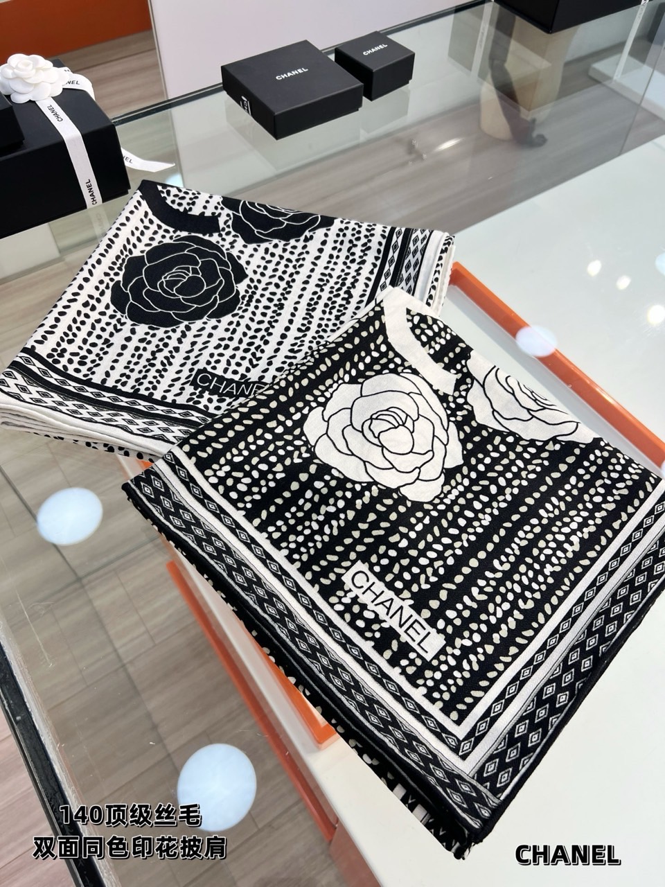 샤넬-스카프-해외배송 CC로고 까멜리아 스퀘어 스카프(2color)